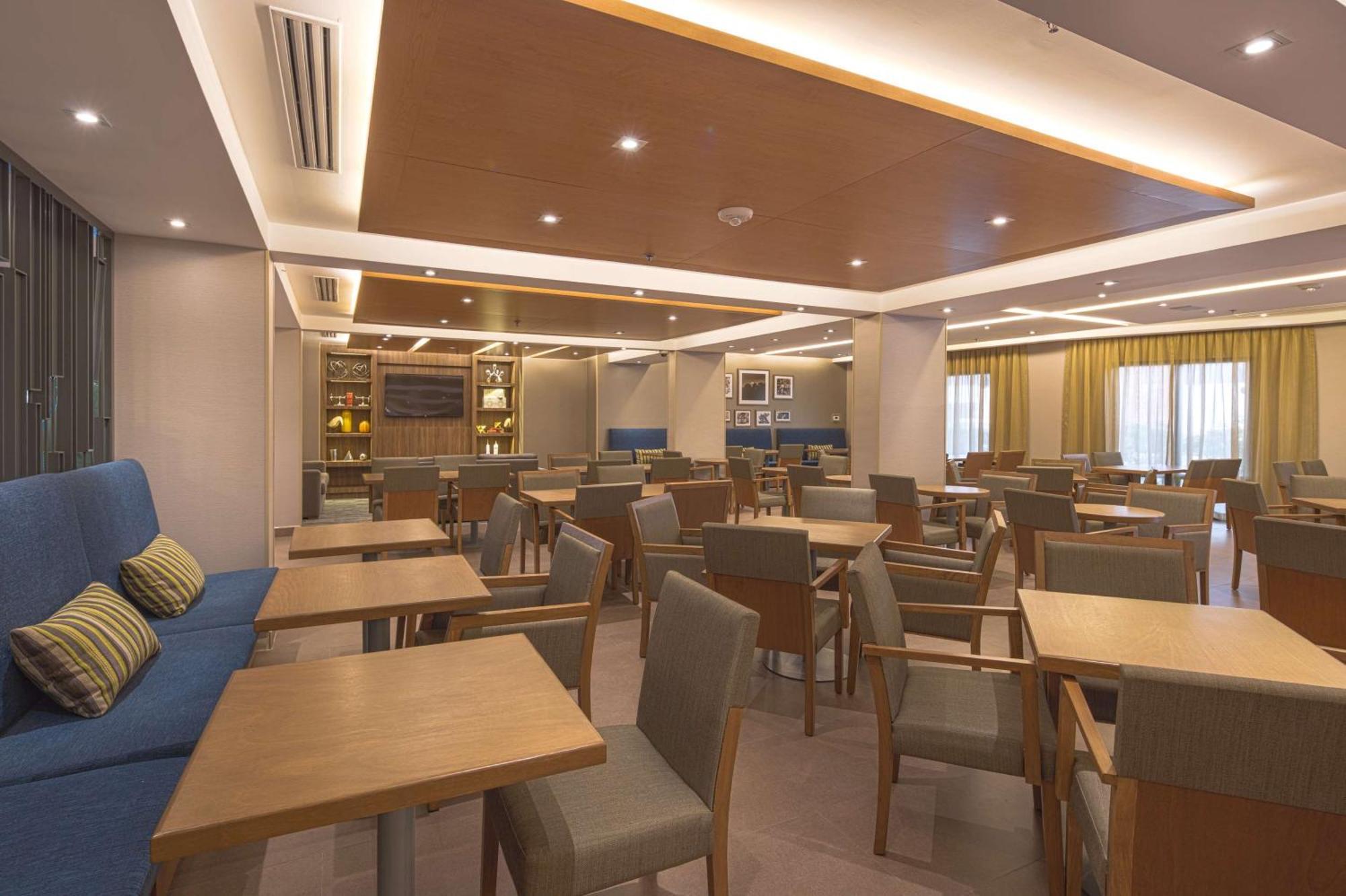 Hampton By Hilton Monterrey Galerias Obispado Extérieur photo