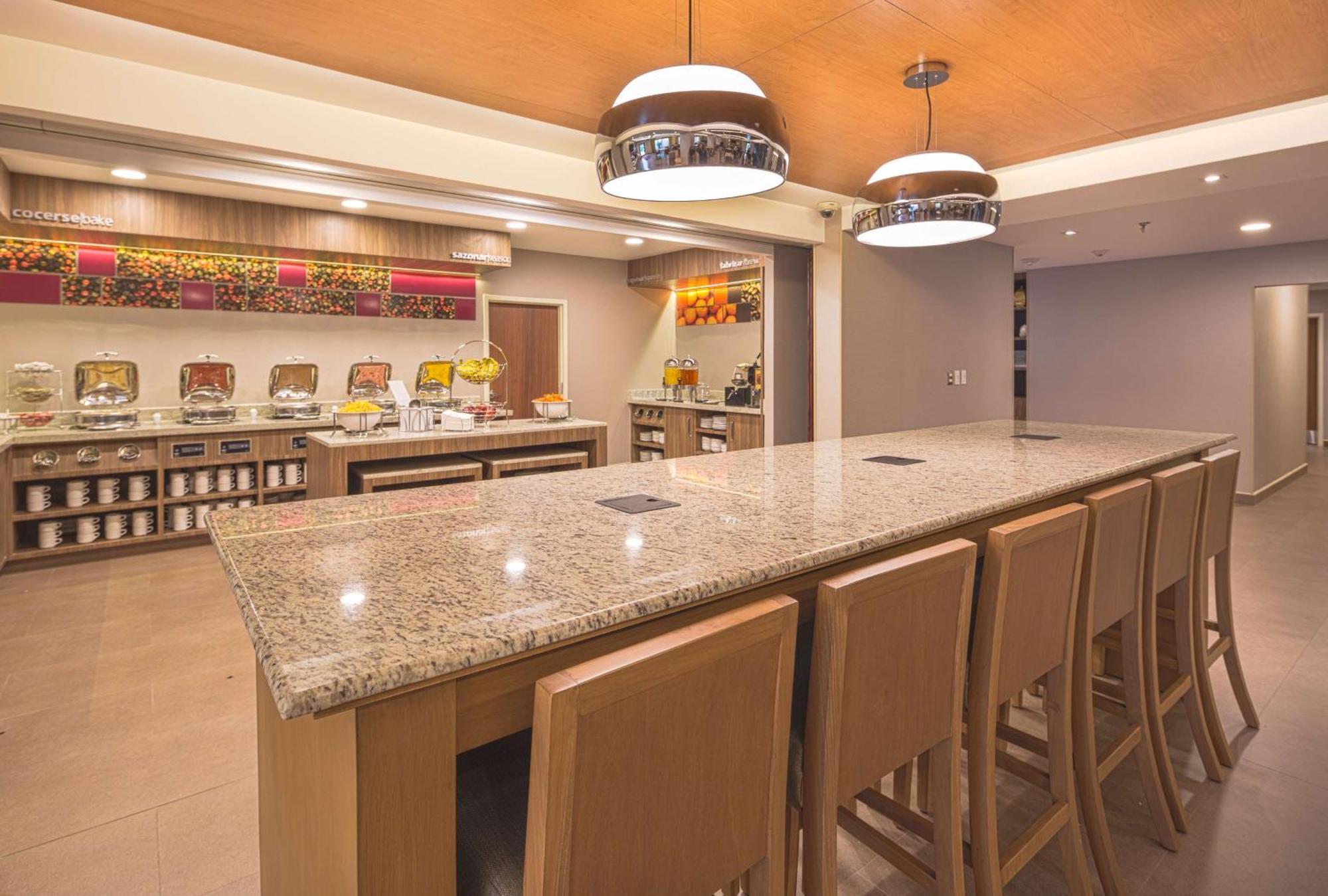 Hampton By Hilton Monterrey Galerias Obispado Extérieur photo