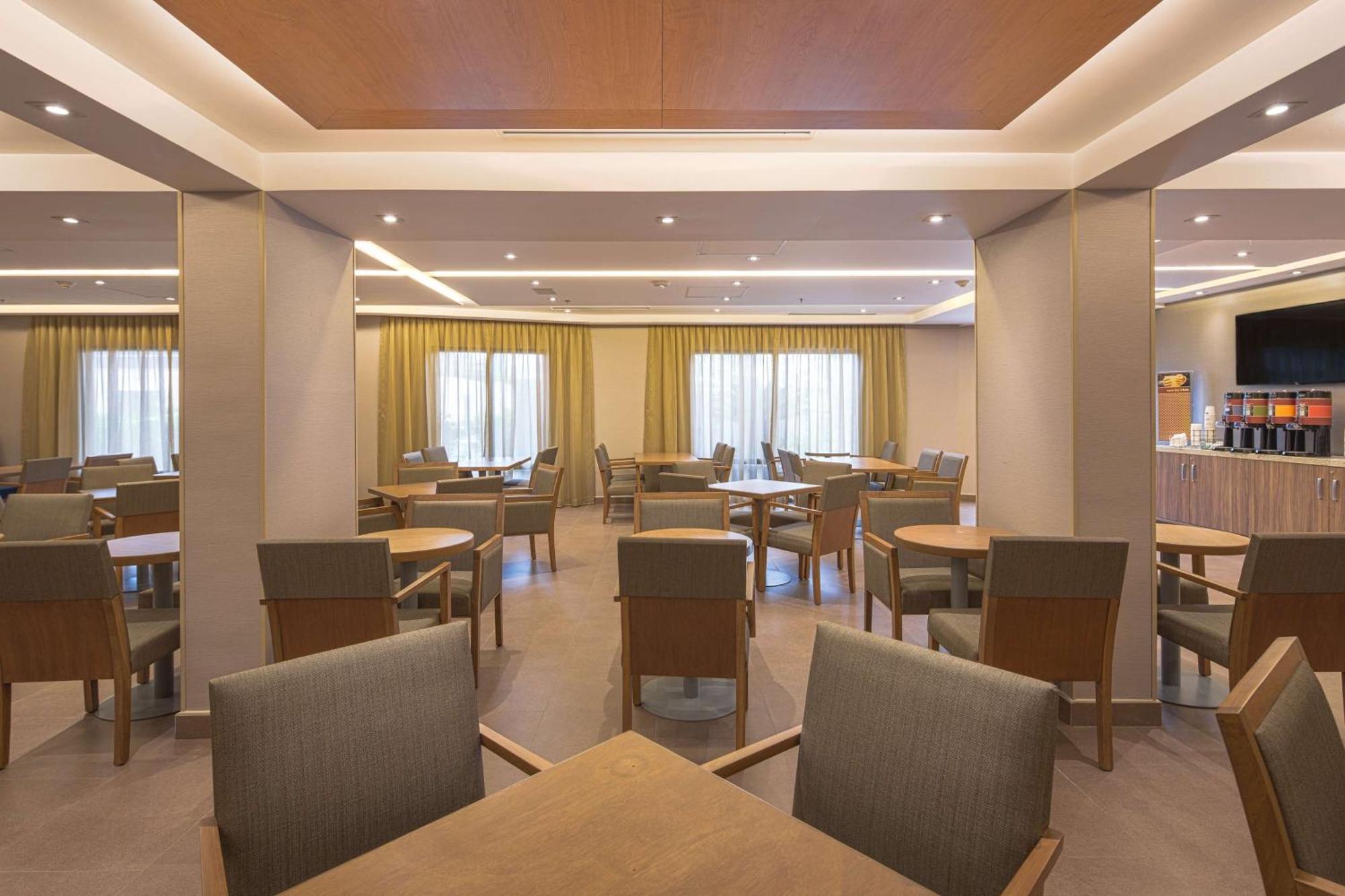 Hampton By Hilton Monterrey Galerias Obispado Extérieur photo