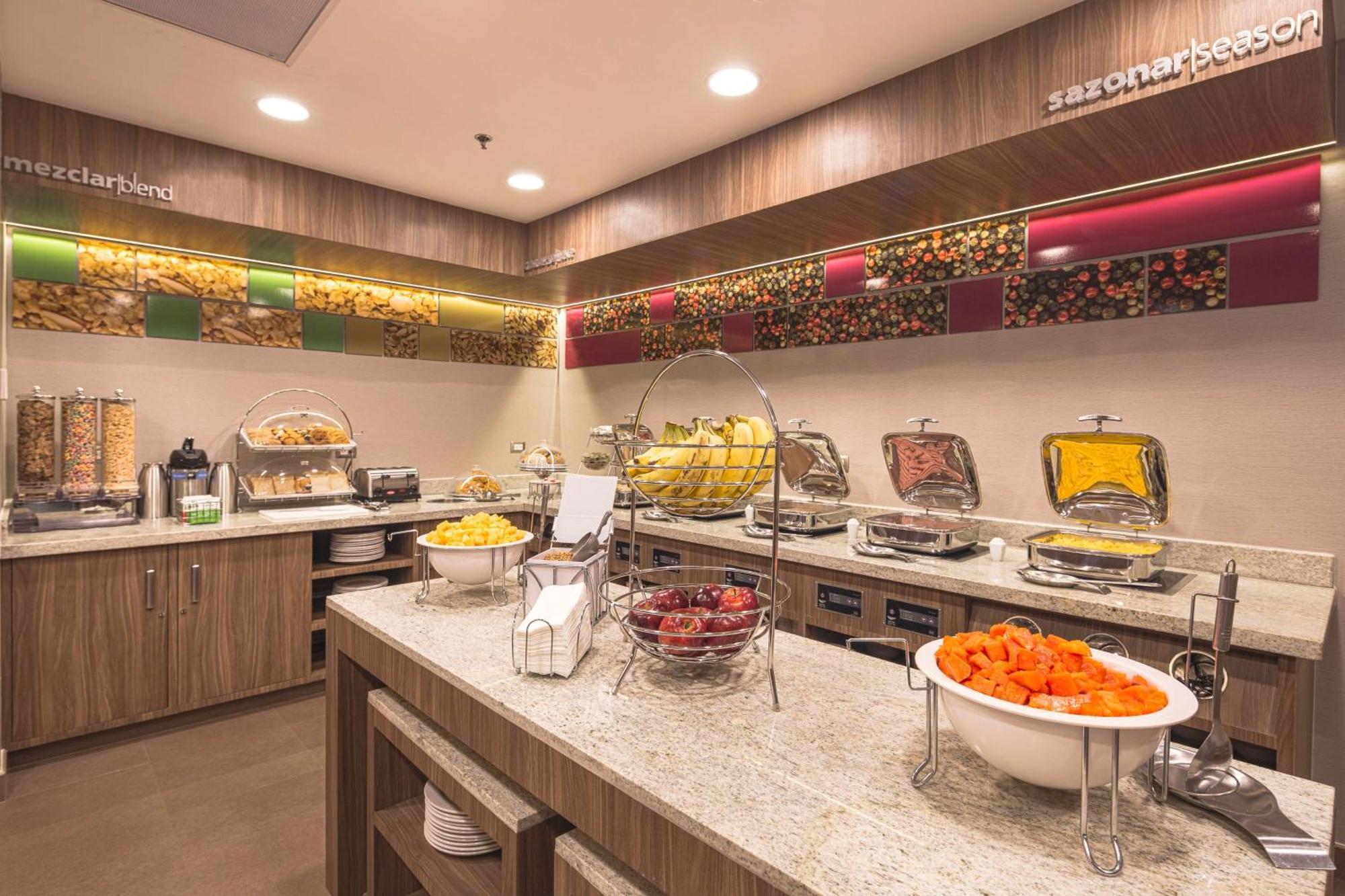 Hampton By Hilton Monterrey Galerias Obispado Extérieur photo